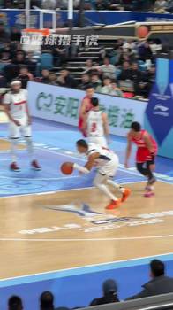 18岁的王洪泽有点年轻杜指导的感觉了🏀...
